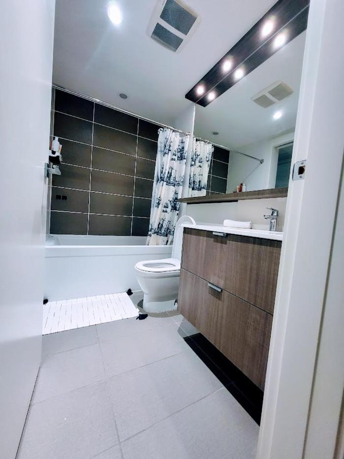Your Perfect Escape - Modern Landmark Condo In Downtown Calgary - Free Parking- Premium Location Eksteriør bilde