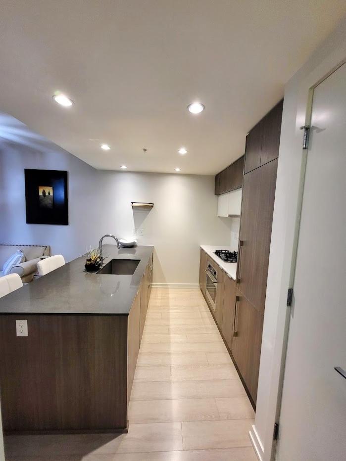Your Perfect Escape - Modern Landmark Condo In Downtown Calgary - Free Parking- Premium Location Eksteriør bilde